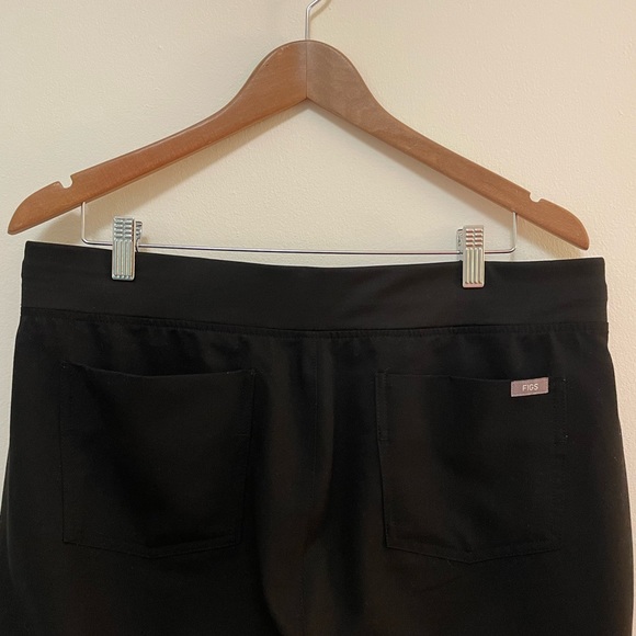 FIGS Zamora Joggers NWOT/EUC! Attention medical professionals ❤️ - Picture 6 of 6
